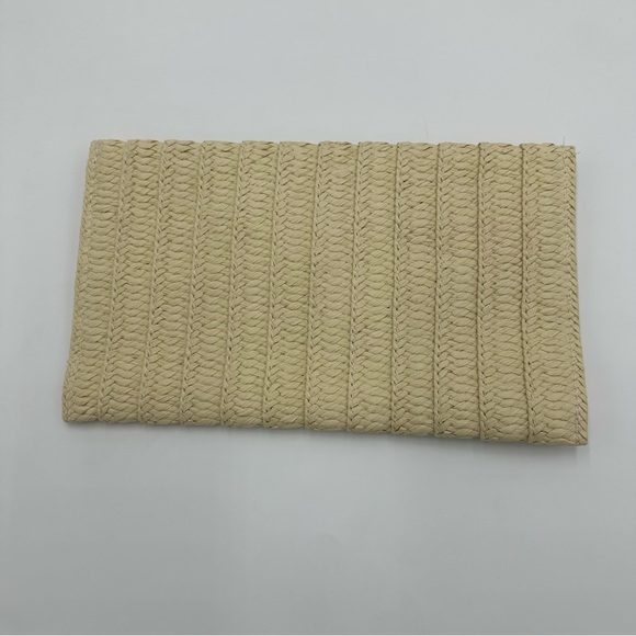 Neiman Marcus VACAY VIBES Straw Clutch / Handbag - Picture 3 of 5